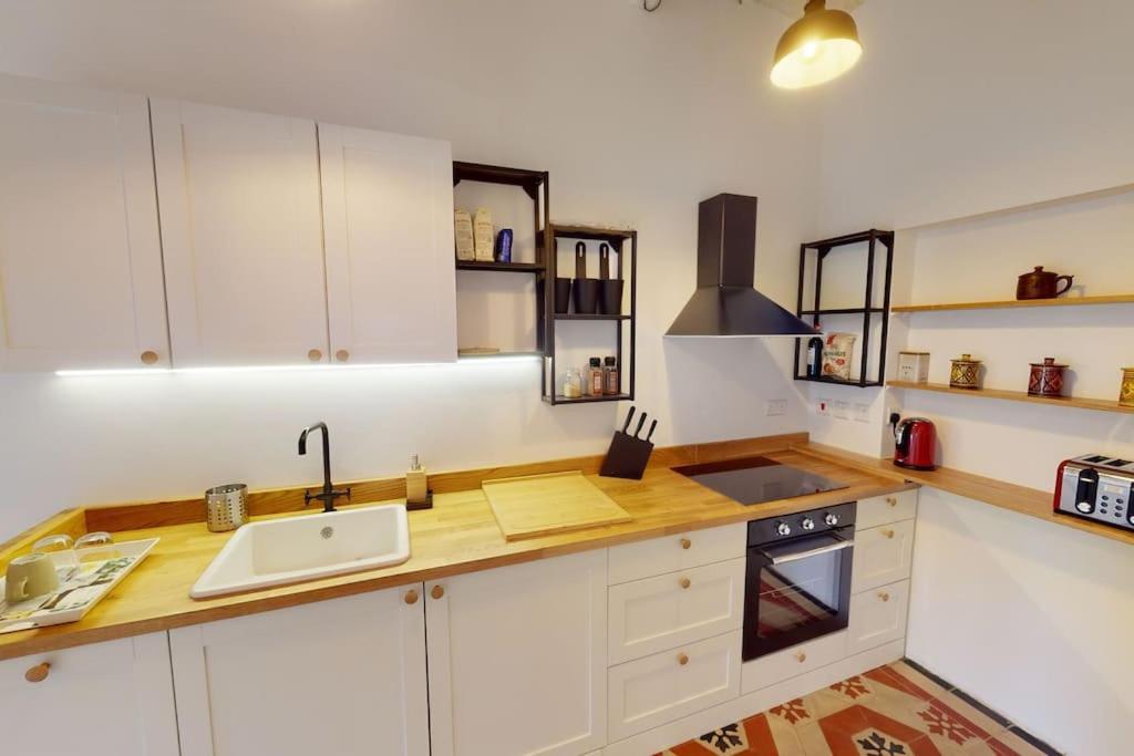 Narrow Street Suite วิกตอเรีย ภายนอก รูปภาพ